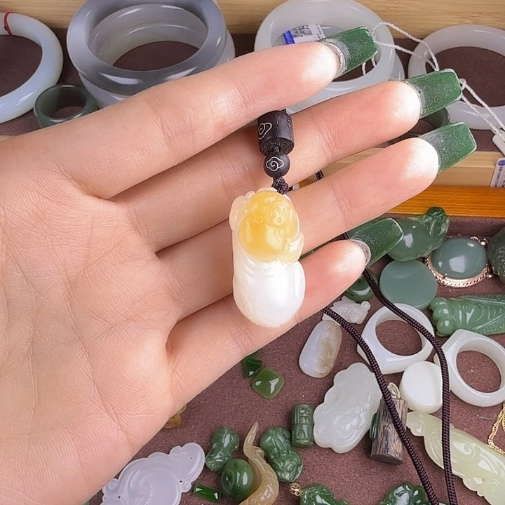 和田玉（糖玉）未镶嵌颈饰