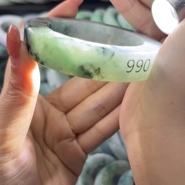 定制翡翠未镶嵌翡翠手镯