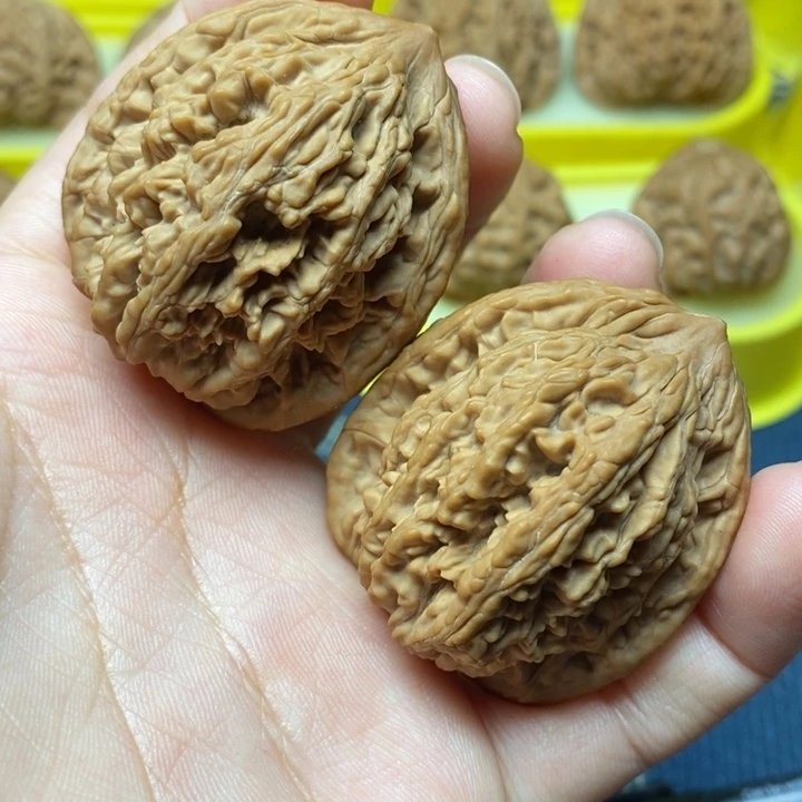 文玩核桃原桩虎头40