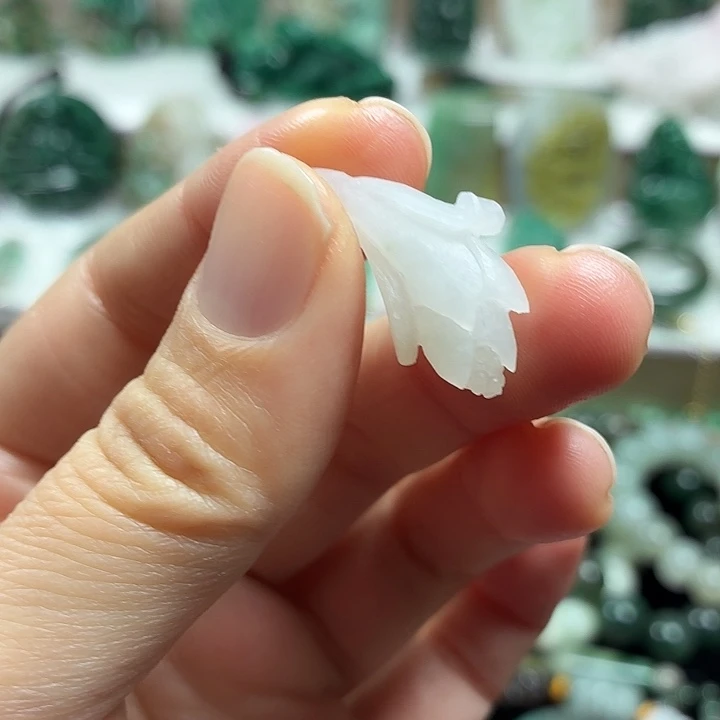 独山玉未镶嵌吊坠