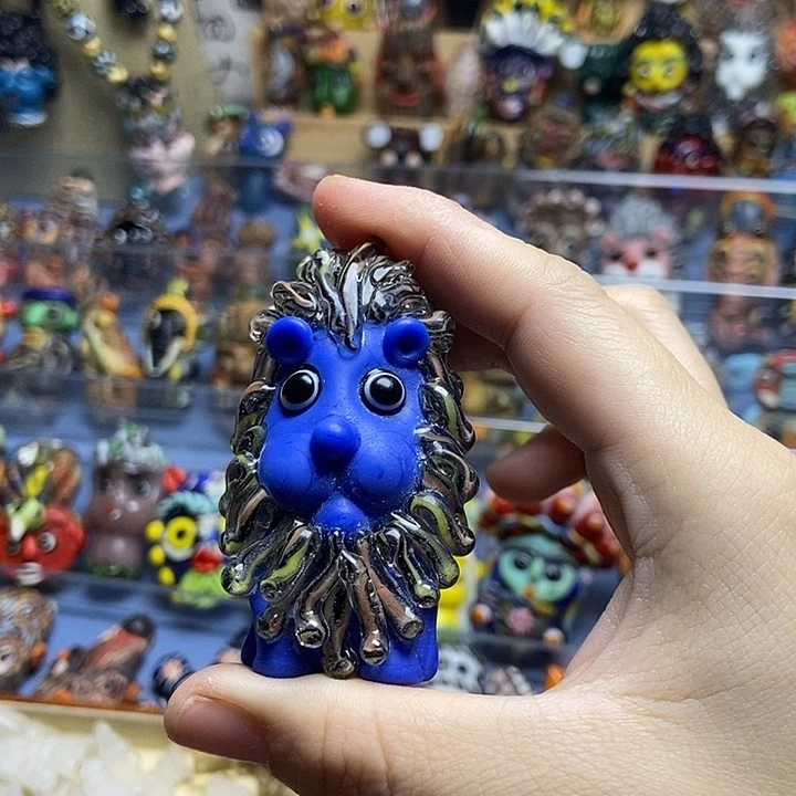 颈饰琉璃大狮子一个050