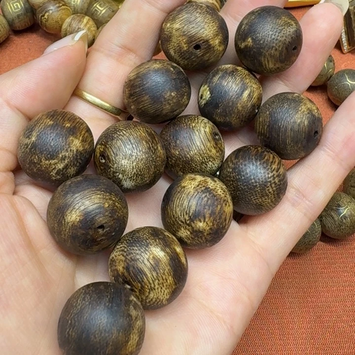大叶紫檀（黑酸枝木类）