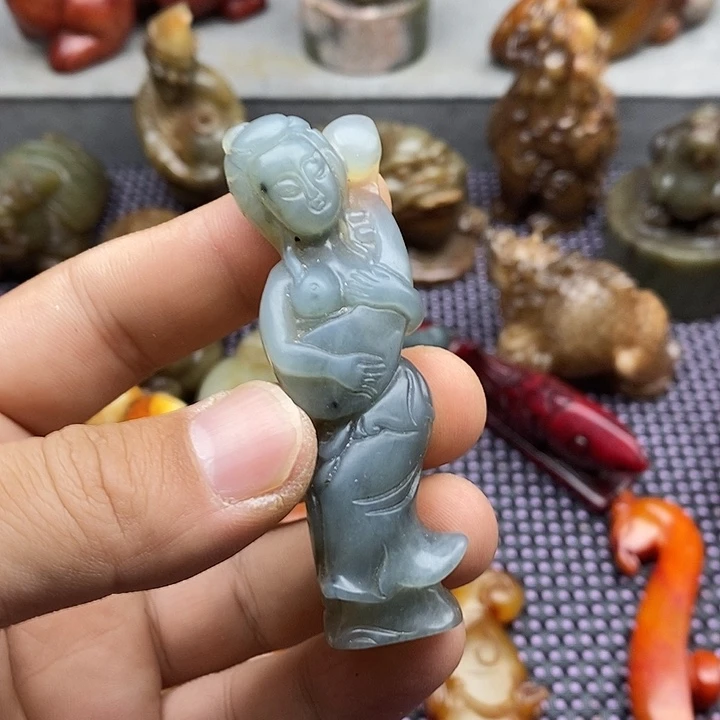 蛇纹石玉未镶嵌颈饰