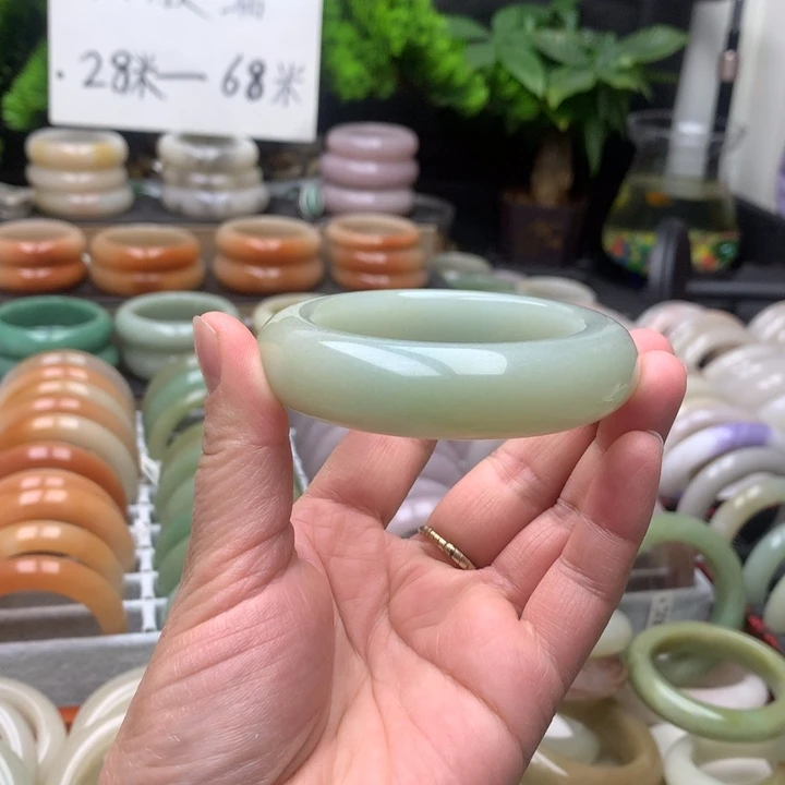 石英质玉（佘太翠）未镶嵌手镯53.8