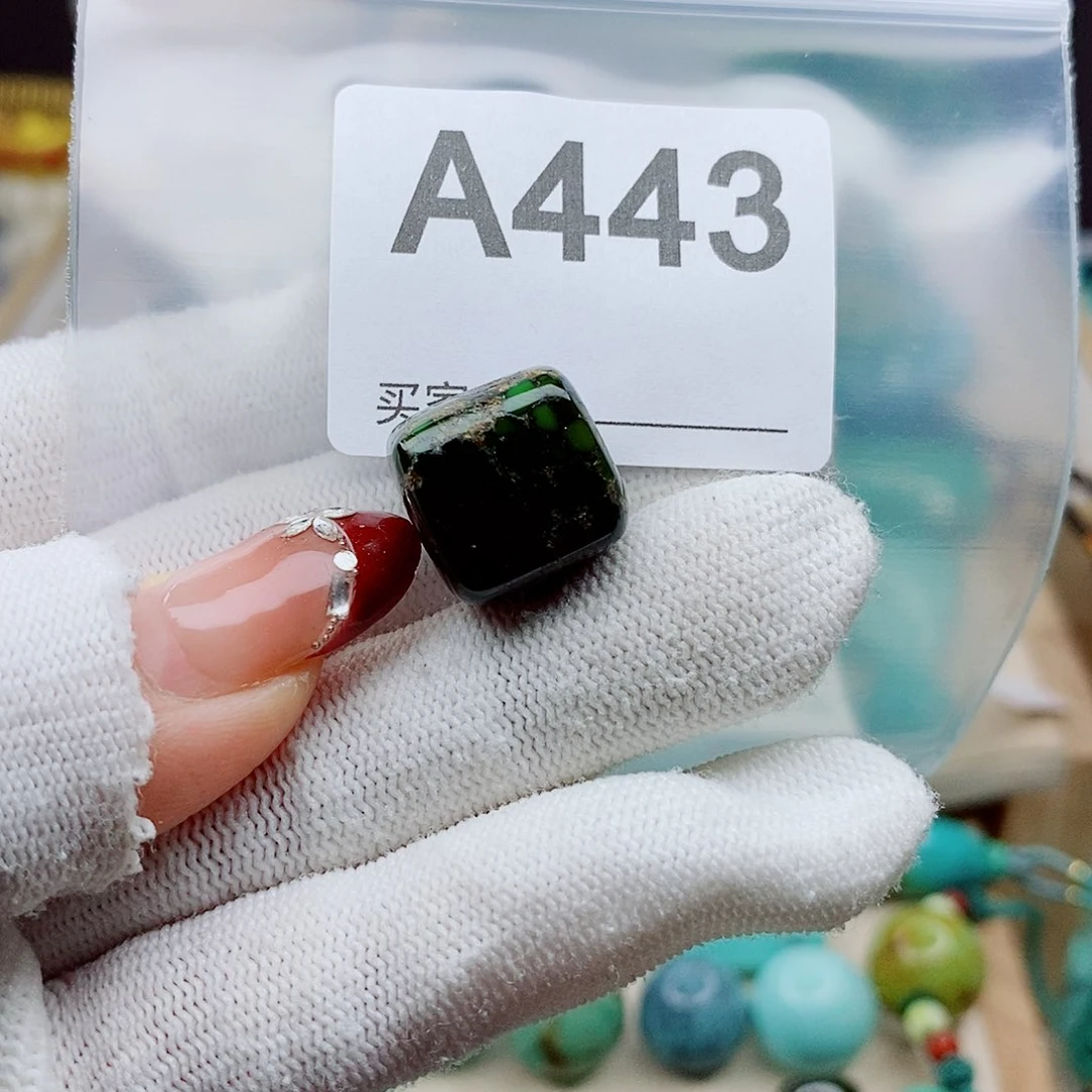 绿松石未镶嵌颈饰