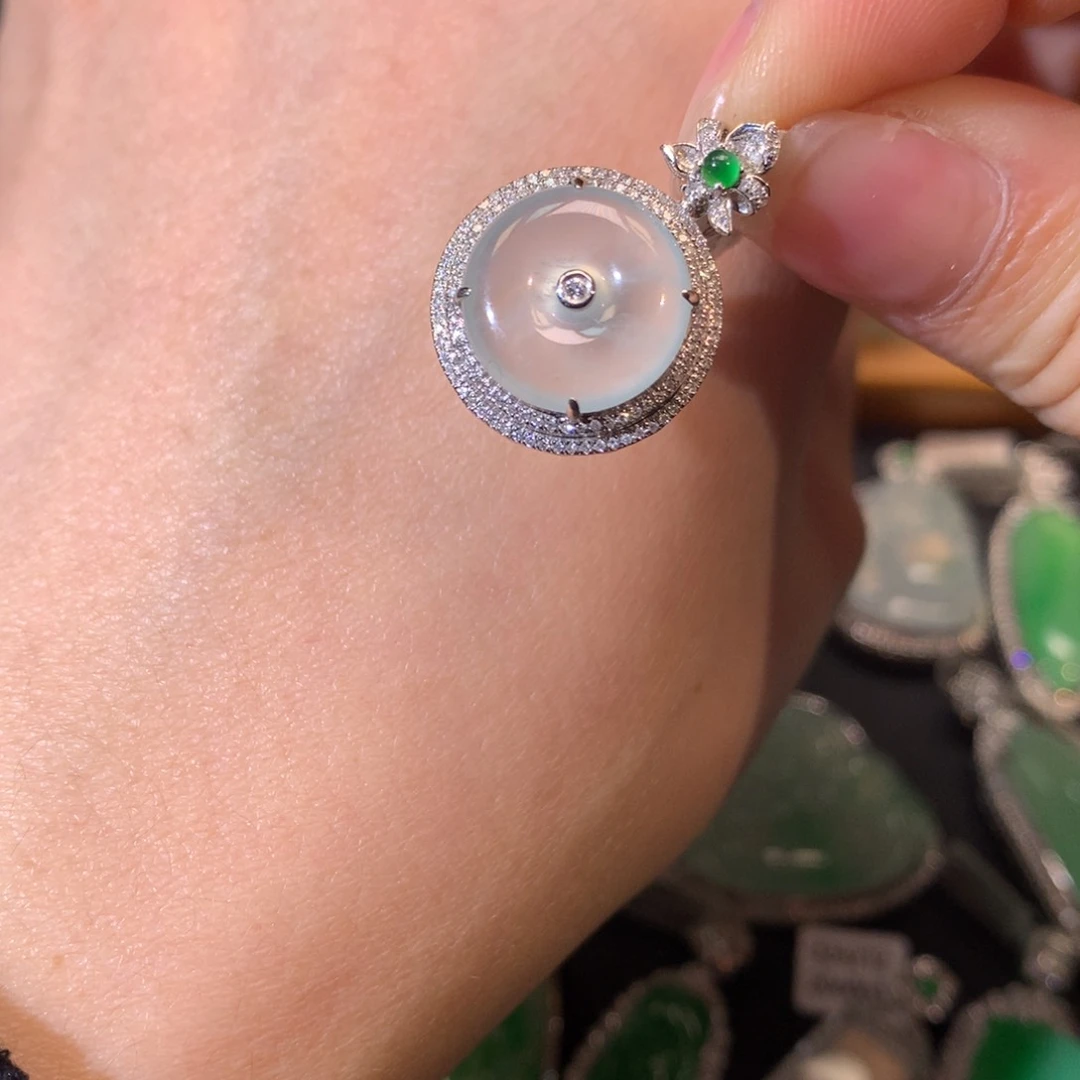 翡翠吊坠(不含链)18K金镶嵌平安扣