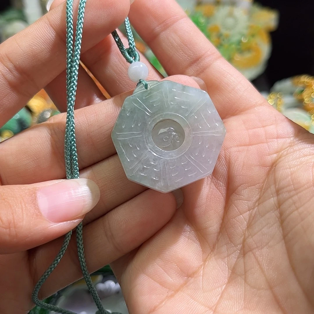 翡翠未镶嵌颈饰待编织