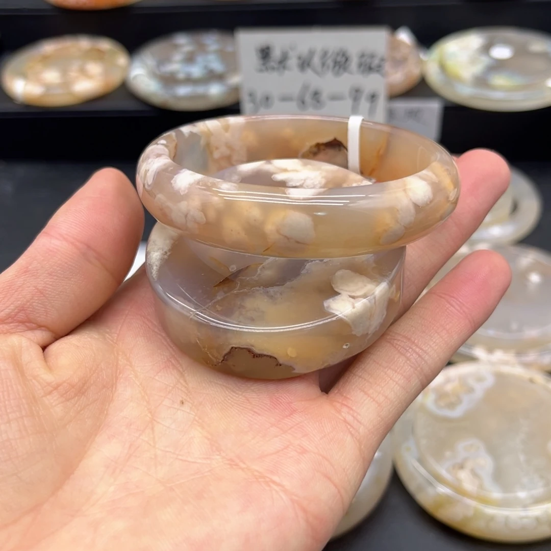 彭***子玛瑙/玉髓未镶嵌颈饰