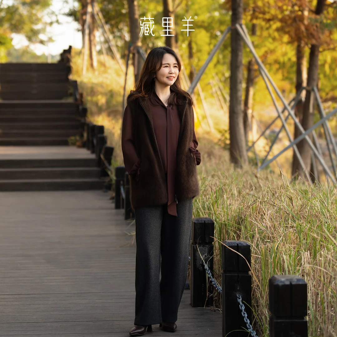 藏里羊【北美小动物毛毛】“升温程式”连帽拉链马甲M1926