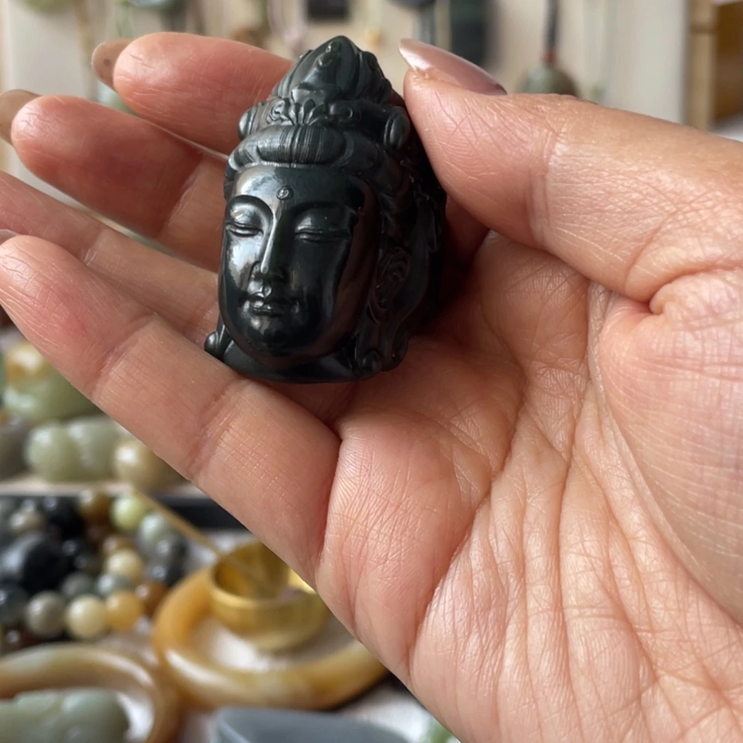 和田玉未镶嵌颈饰青玉扳指