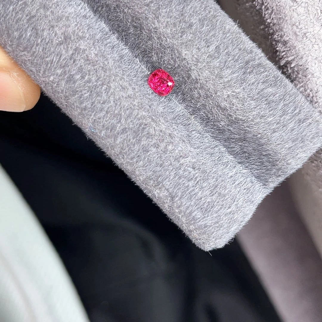 裸石未镶嵌尖晶石0.48Ct。