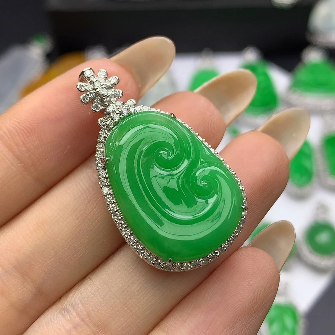 翡翠18K金镶嵌颈饰18k镶翡翠