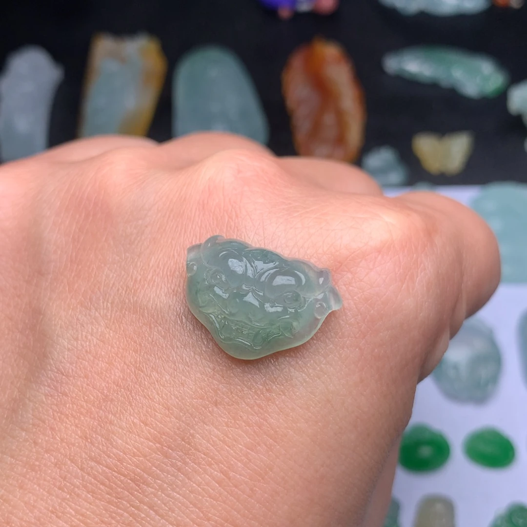 定制翡翠未镶嵌兽头