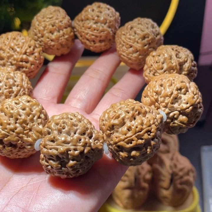 桃核把件?****线八瓣手持金刚