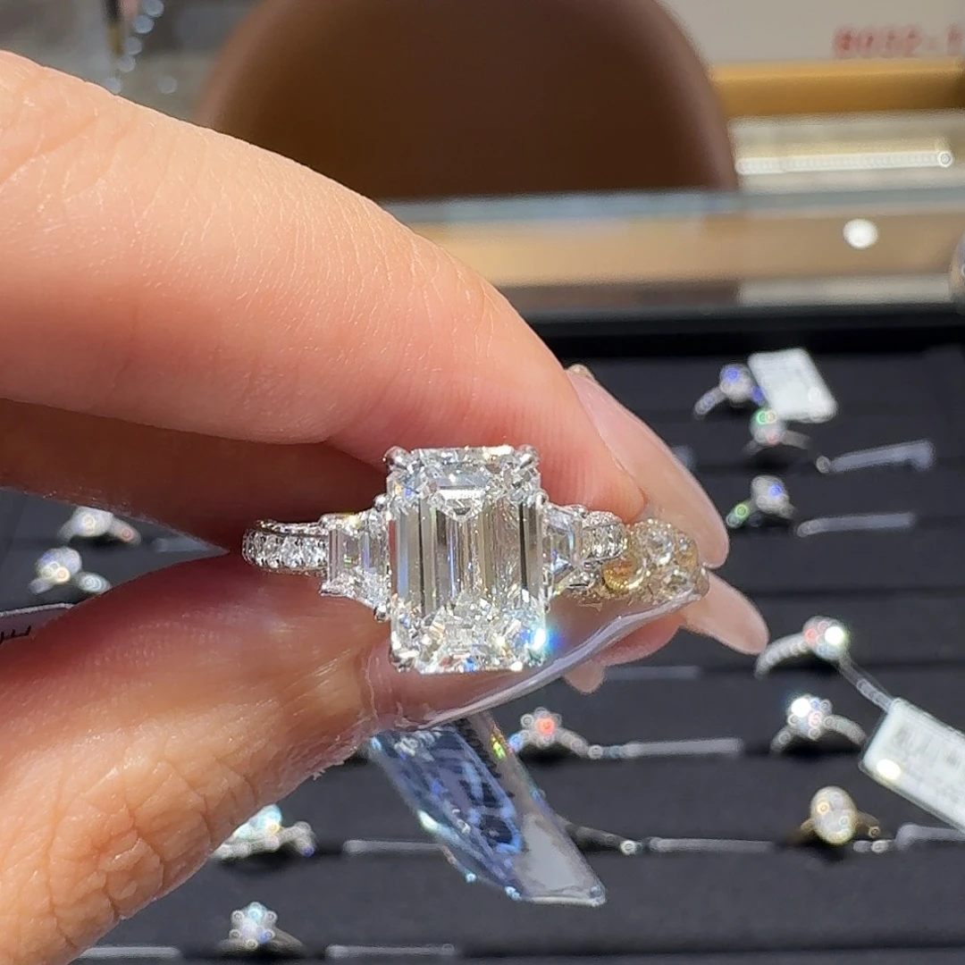合成钻石18K金镶嵌