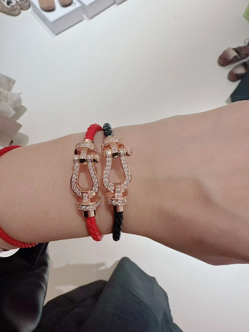 非金属亚克力手链 红黑皮手绳装饰手链