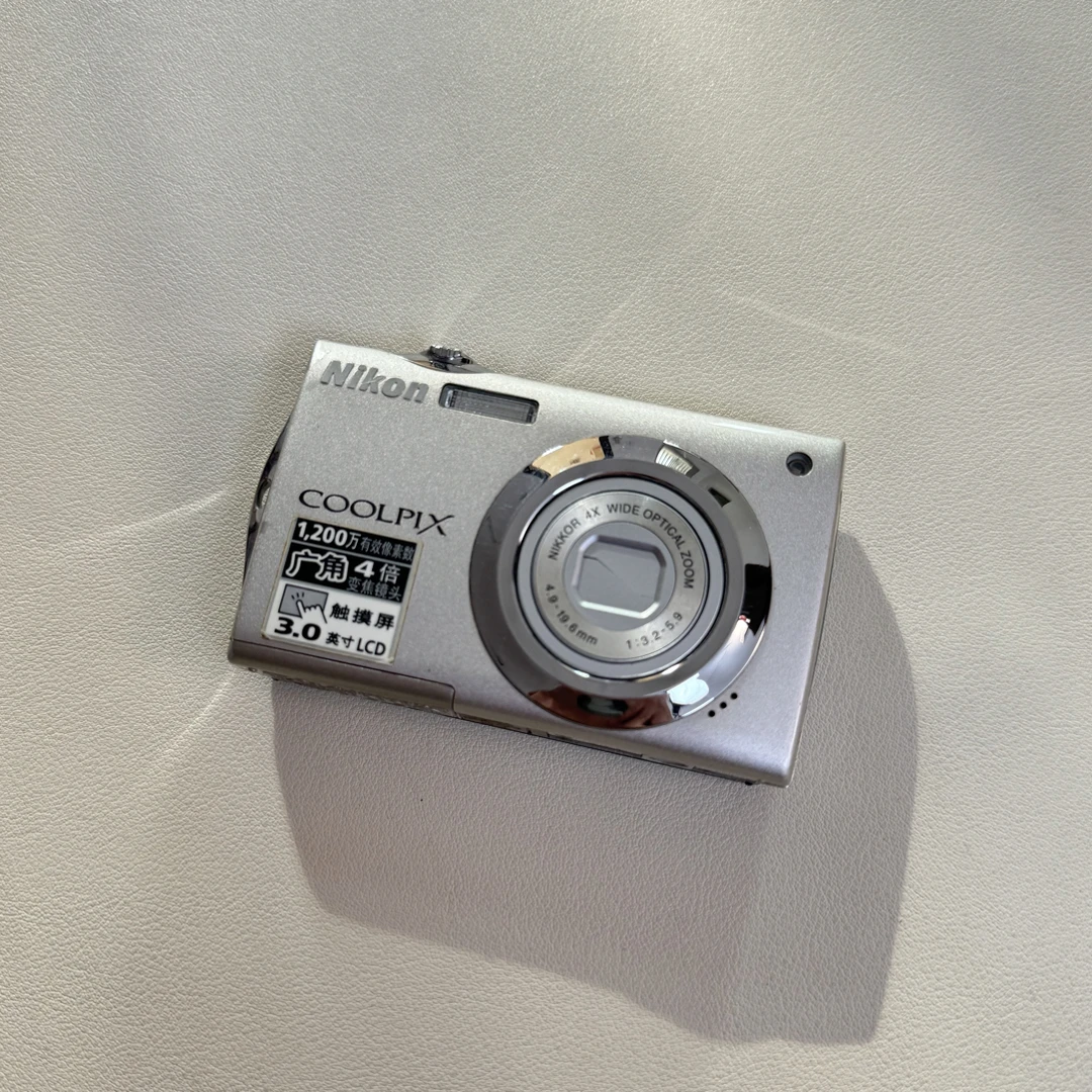 9新 Nikon/尼康 尼康s4000 1200w像素 4倍光学变焦