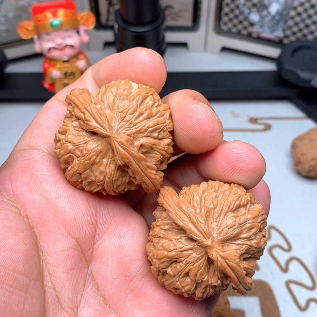 嘟***校把件文玩核桃全品白狮子44尺