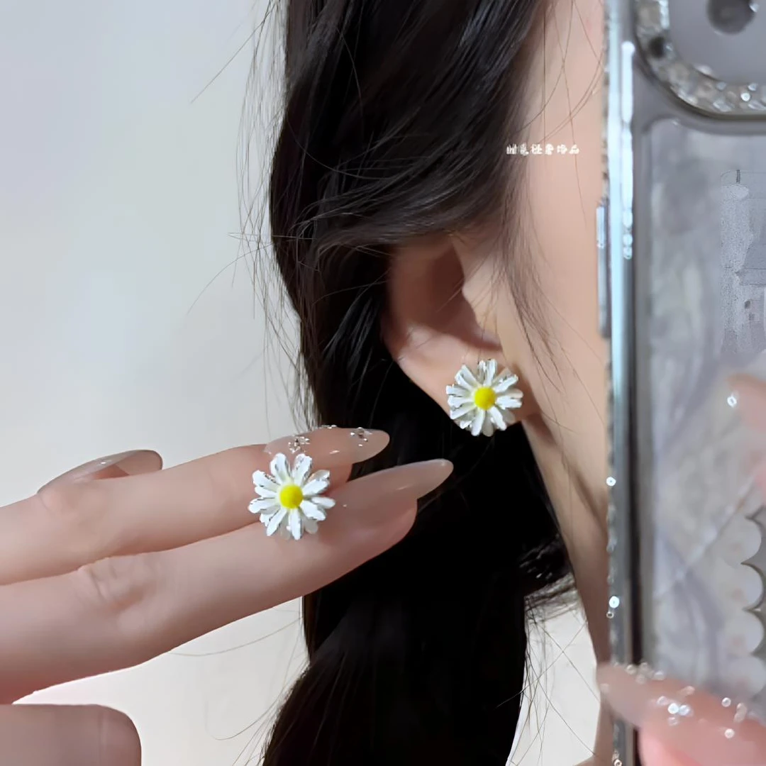 铜合金耳饰 新款小雏菊耳钉夏日撞色时尚清新精致简约气质森系ins