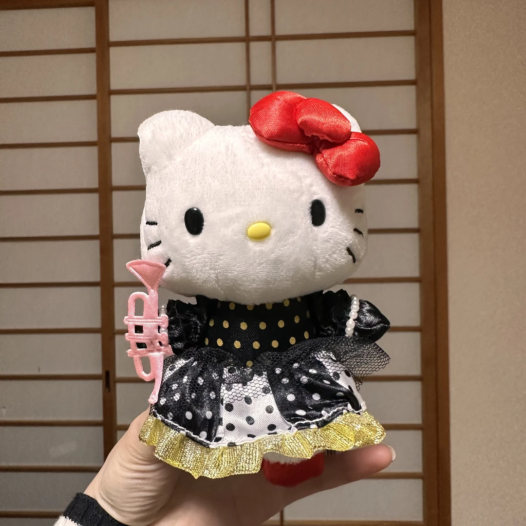【神户限定】HelloKitty 吹萨克斯歌姬黑裙子Kitty钥匙扣玩偶