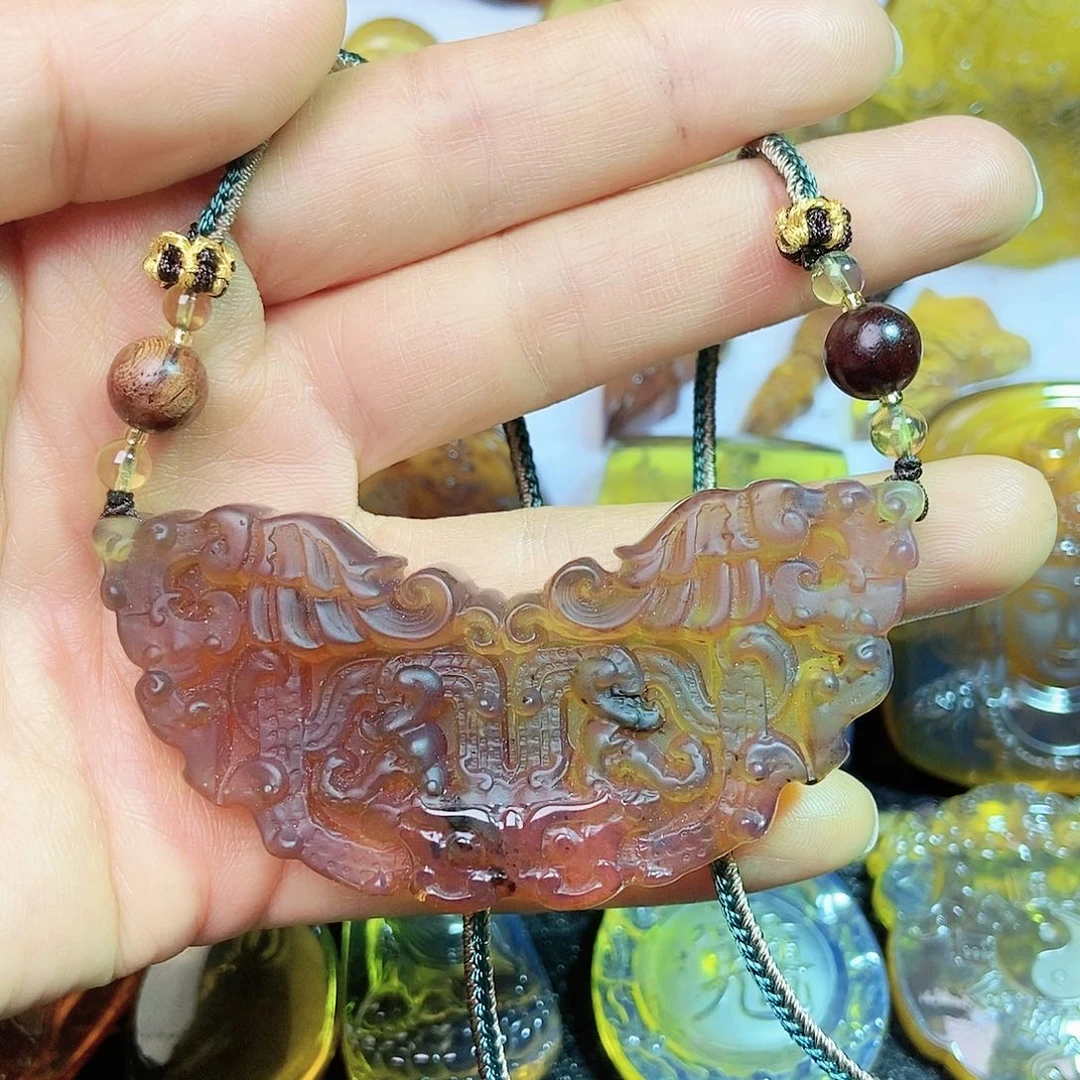琥珀颈饰未镶嵌琥珀