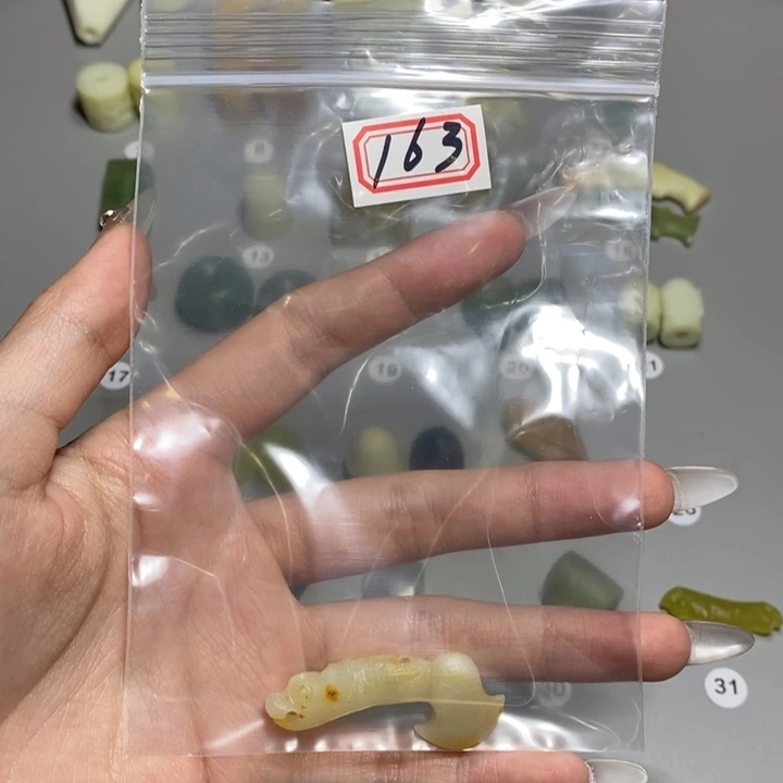 蛇纹石玉颈饰未镶嵌海***锅