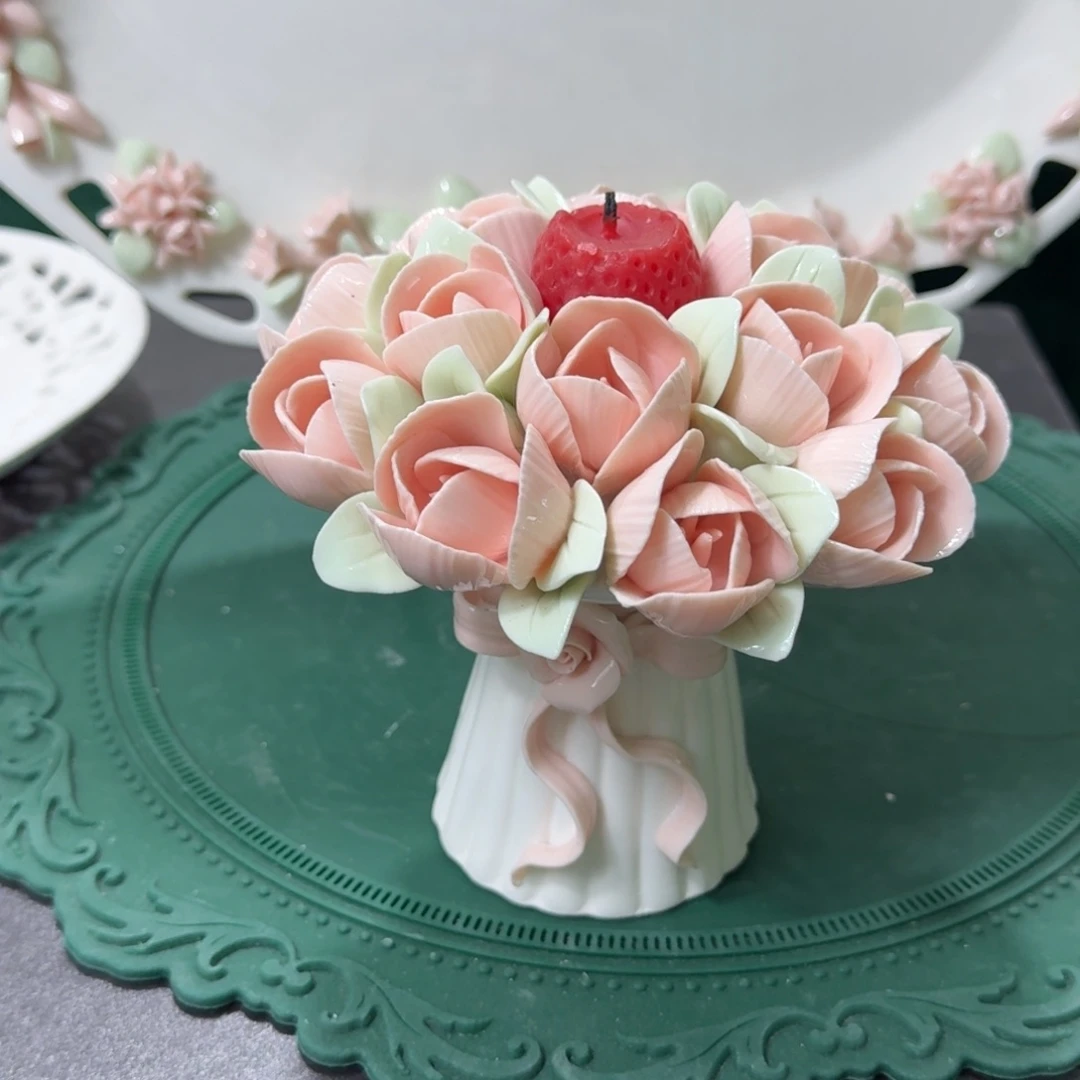 瓷片郁金香烛台摆件