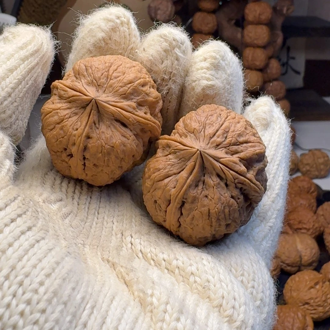 文玩核桃把件铁元宝三棱40.9