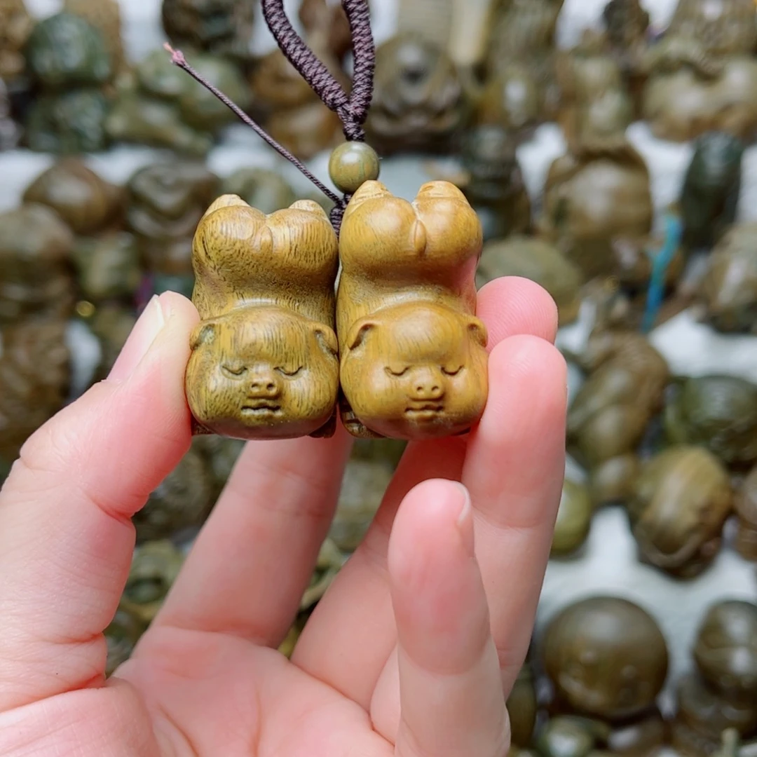 维腊木（绿檀）家****兽打孔腰，一个屁股小猪钥匙扣