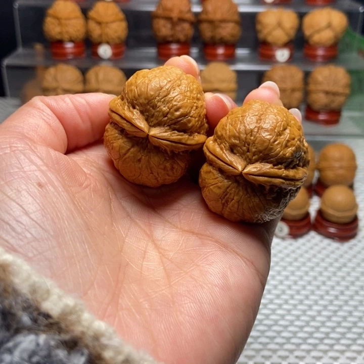 远***．文玩核桃把件5佛陀元宝