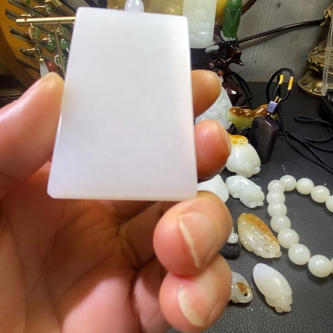 朱***画和田玉（白玉）未镶嵌颈饰