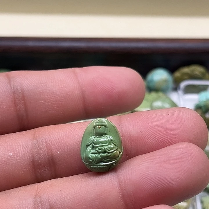 绿松石未镶嵌颈饰