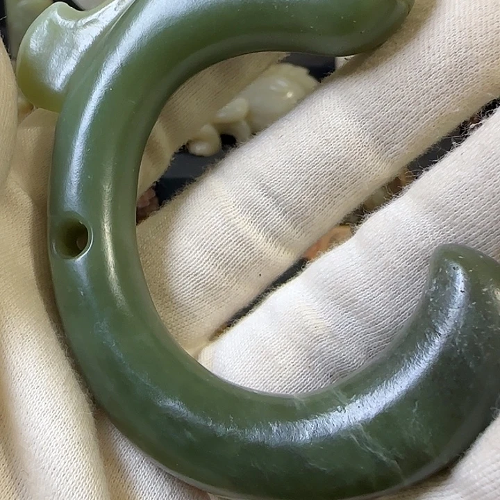 双***荣和田玉未镶嵌颈饰