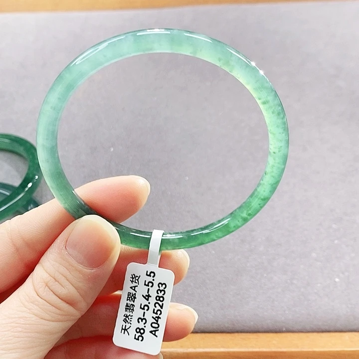 翡翠未镶嵌手镯（圆镯）