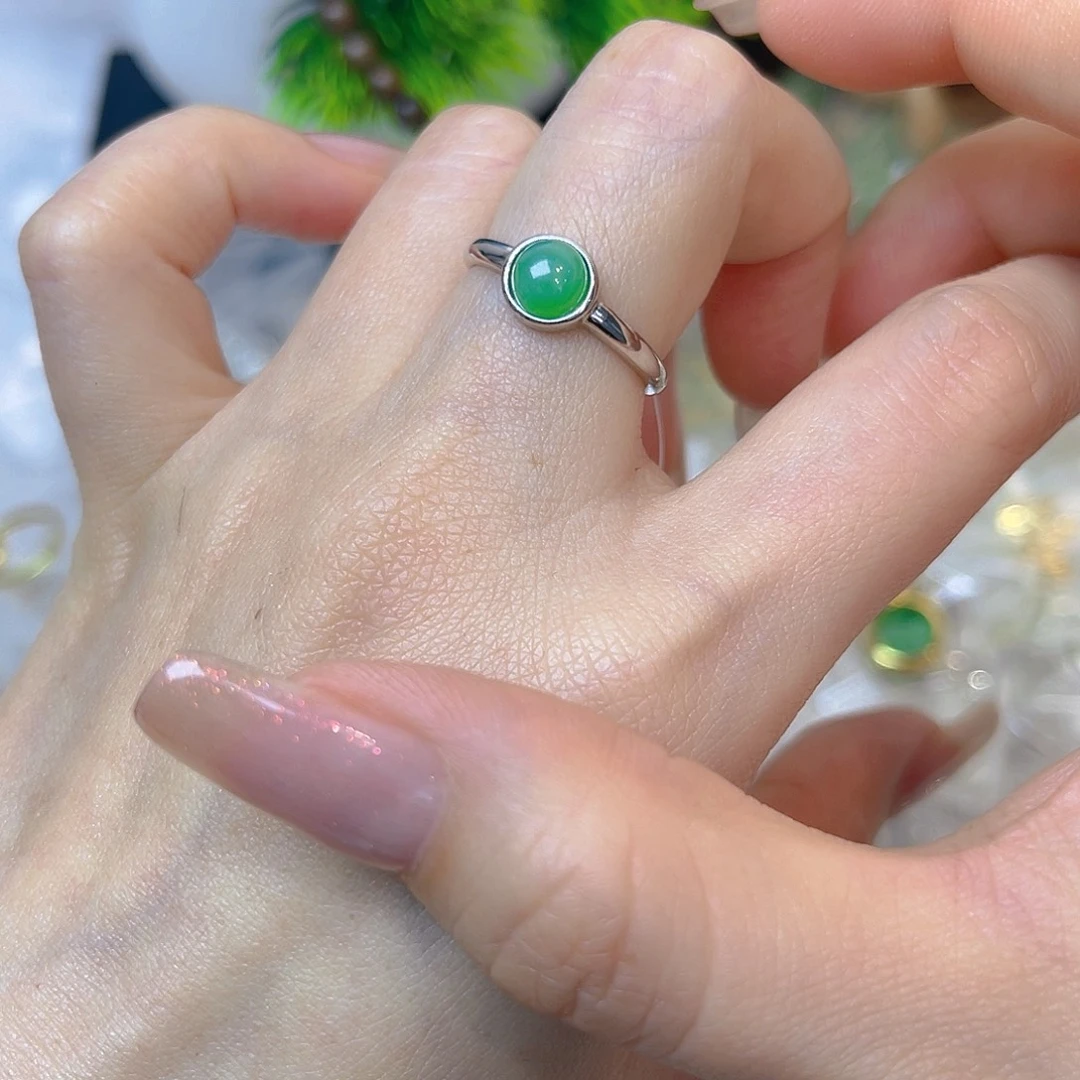 翡翠银S925镶嵌戒指。几。