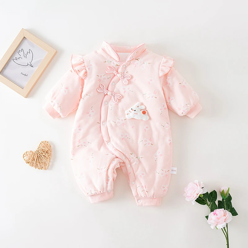 2025冬季新款婴儿衣服夹棉纯棉连体衣女宝宝哈衣薄棉衣棉服外出服