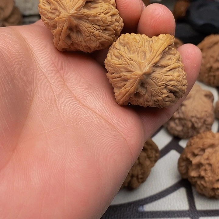 桃核把件南疆石狮子头