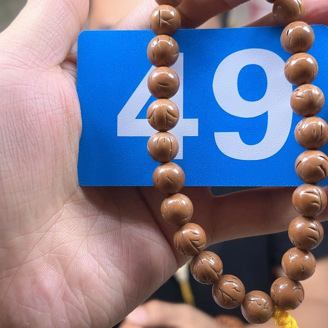 桃核吊坠桃核11左右。  49