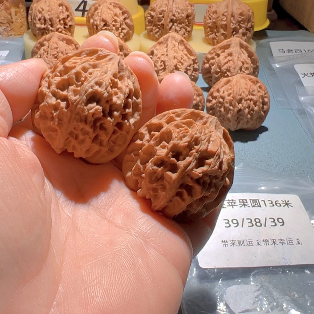咕***噜文玩核桃把件原桩苹果圆39