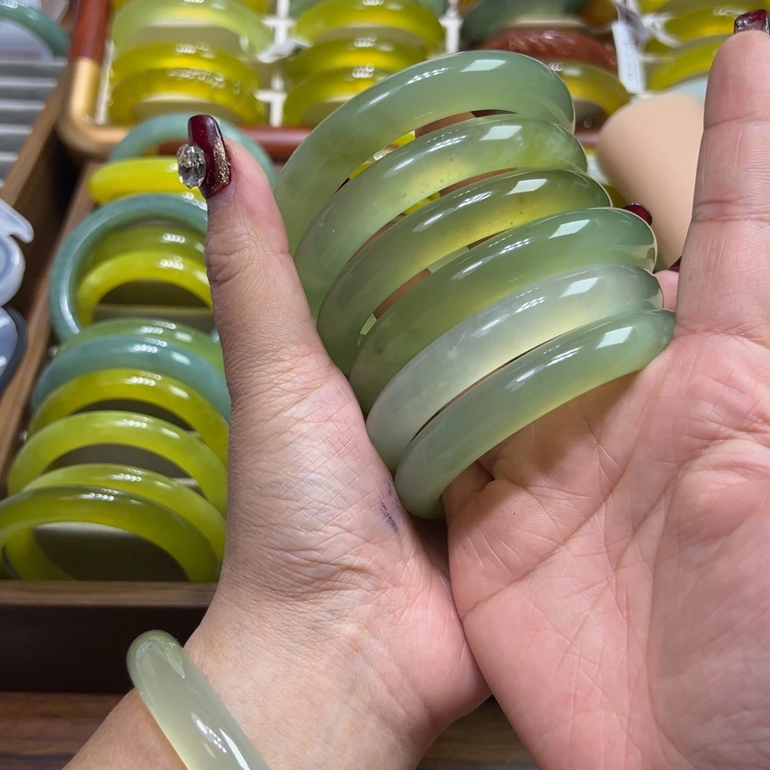 普***通蛇纹石玉未镶嵌手镯