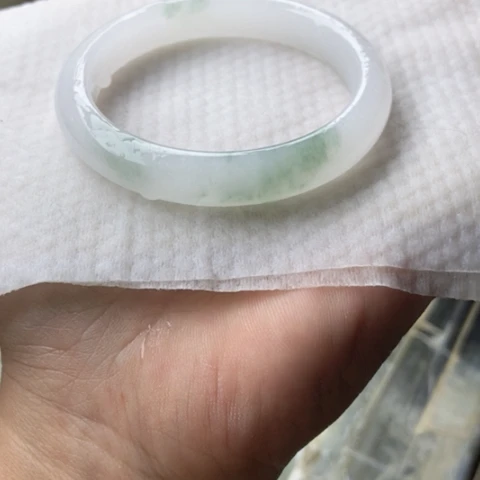 兰***儿石英质玉（金丝玉）未镶嵌手镯