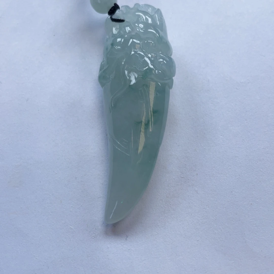 翡翠未镶嵌颈饰龙牙