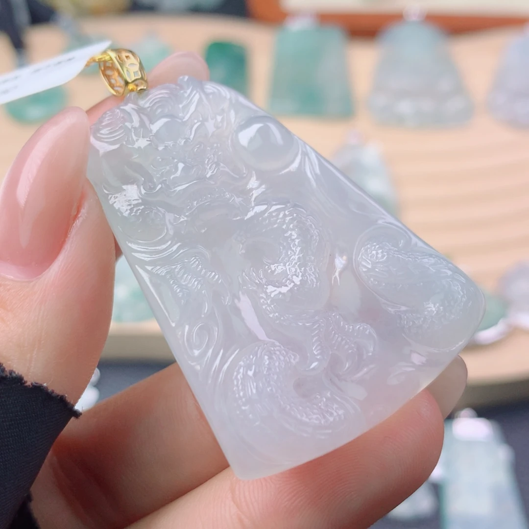 翡翠18K金镶嵌颈饰翡翠吊坠