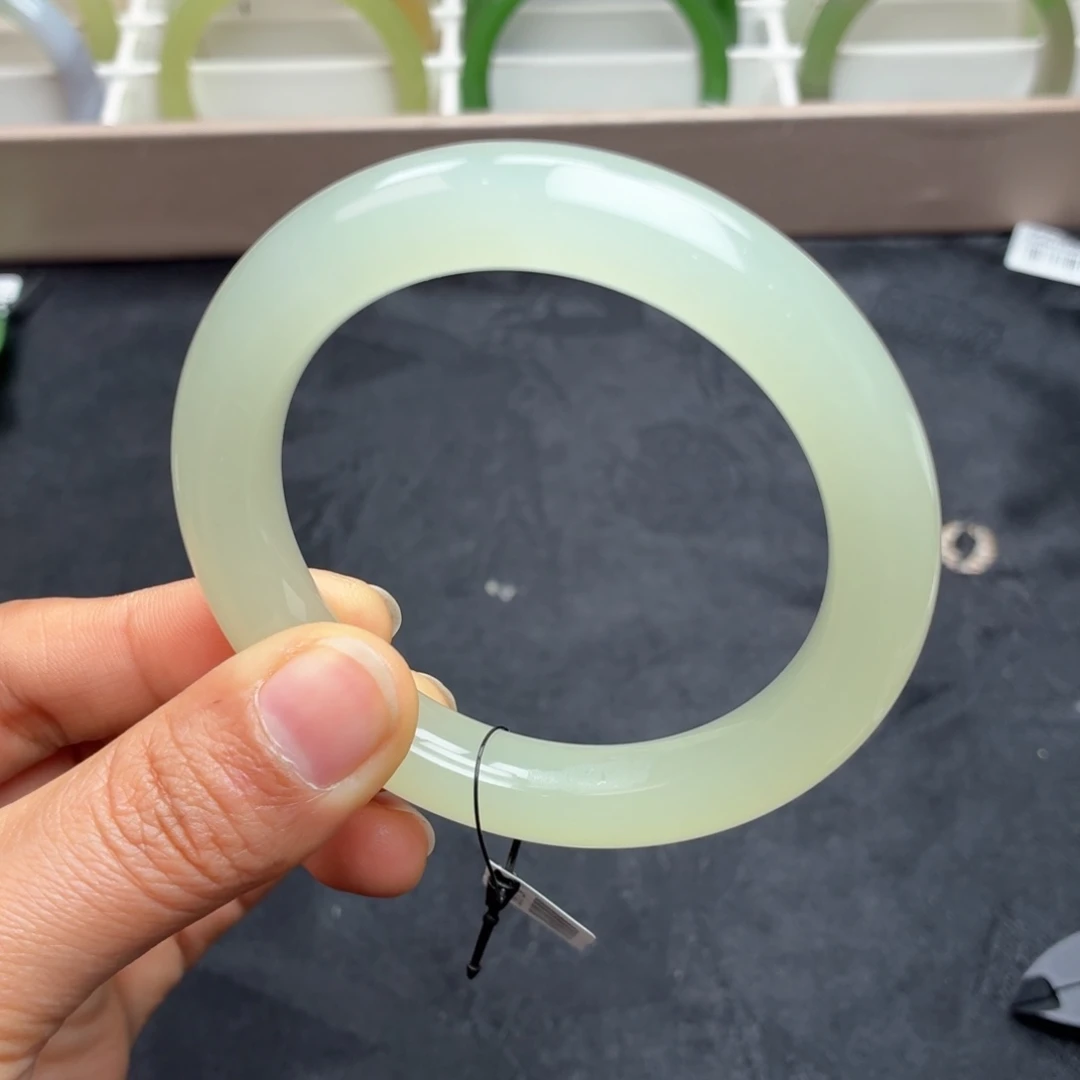 和田玉未镶嵌手镯高冰荧光晴53圈