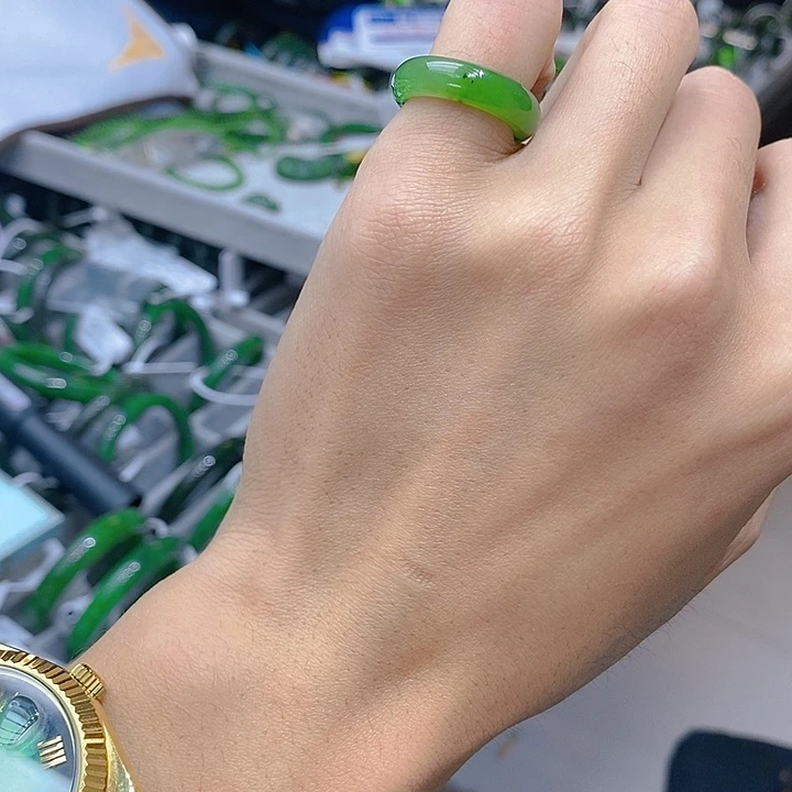 幸***铁和田玉（碧玉）未镶嵌戒指