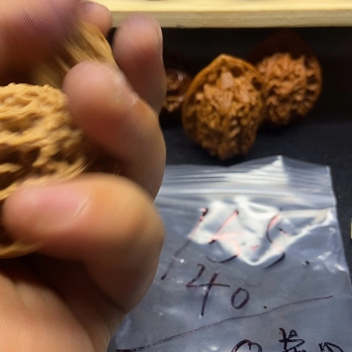 春***秋核桃六十一号文玩