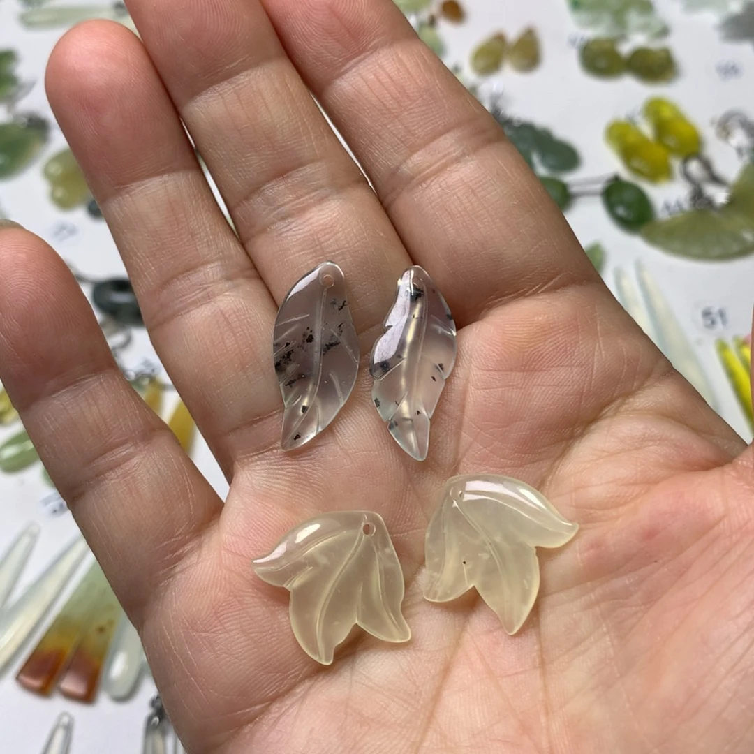 蛇纹石玉未镶嵌耳坠
