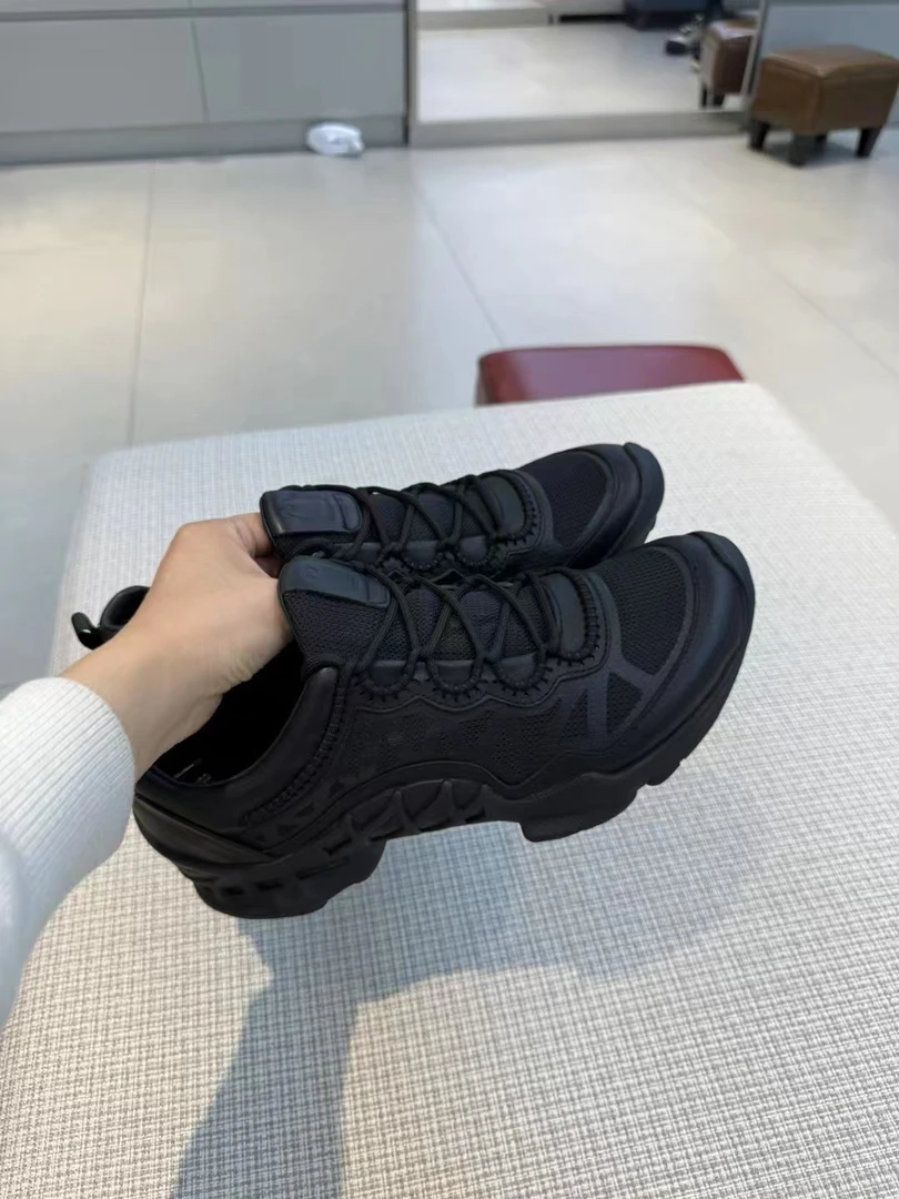 Wolf Ears广州正品狼耳探索秋冬皮加双层网面男士休闲健步鞋