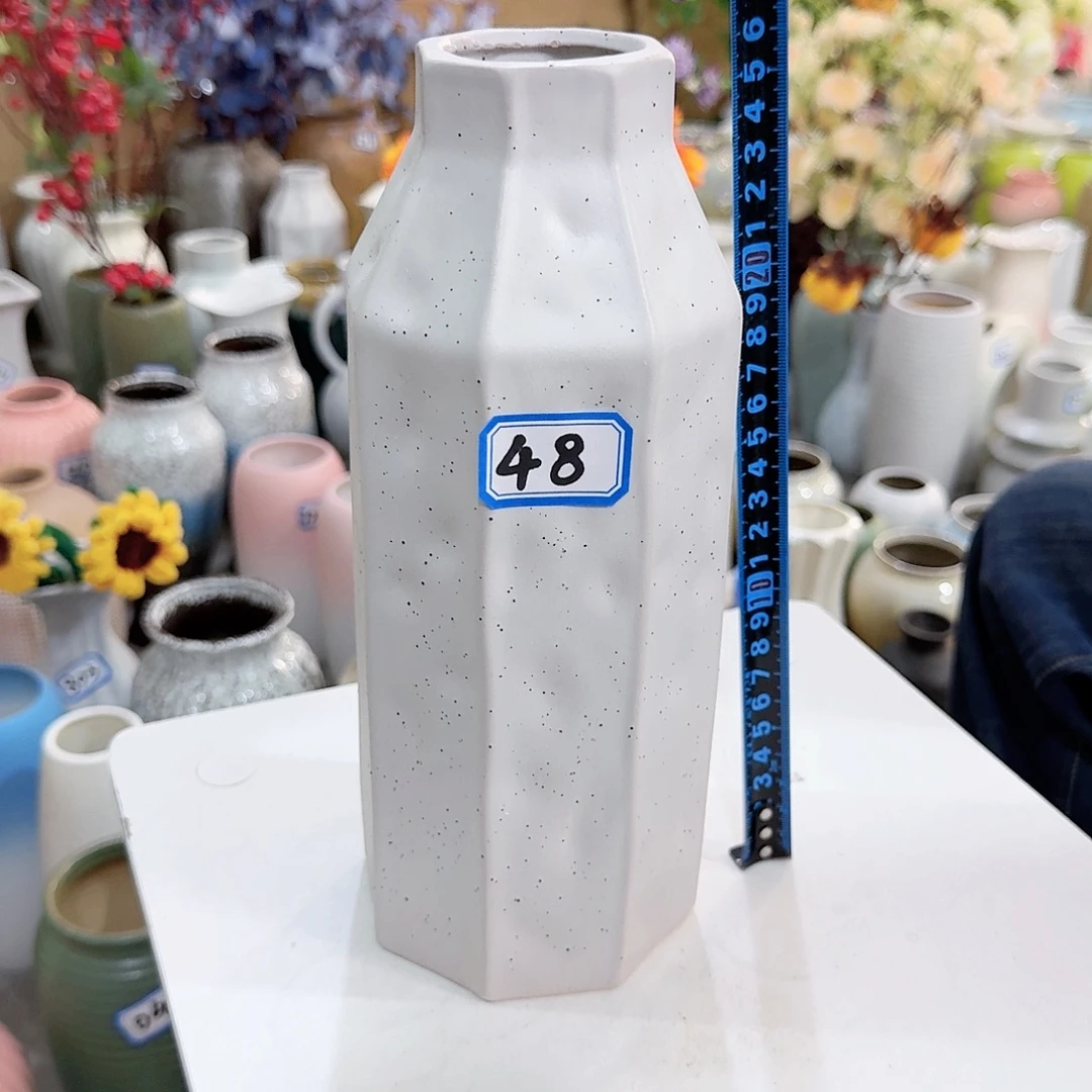 48号陶瓷高25厘米微瑕一个