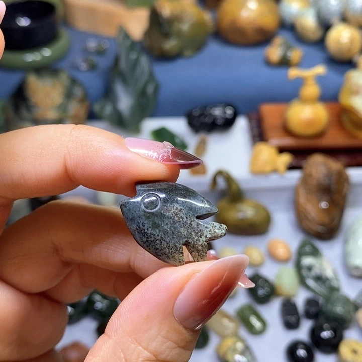 未镶嵌岫岩河磨玉（透闪石质玉）挂件通孔鱼